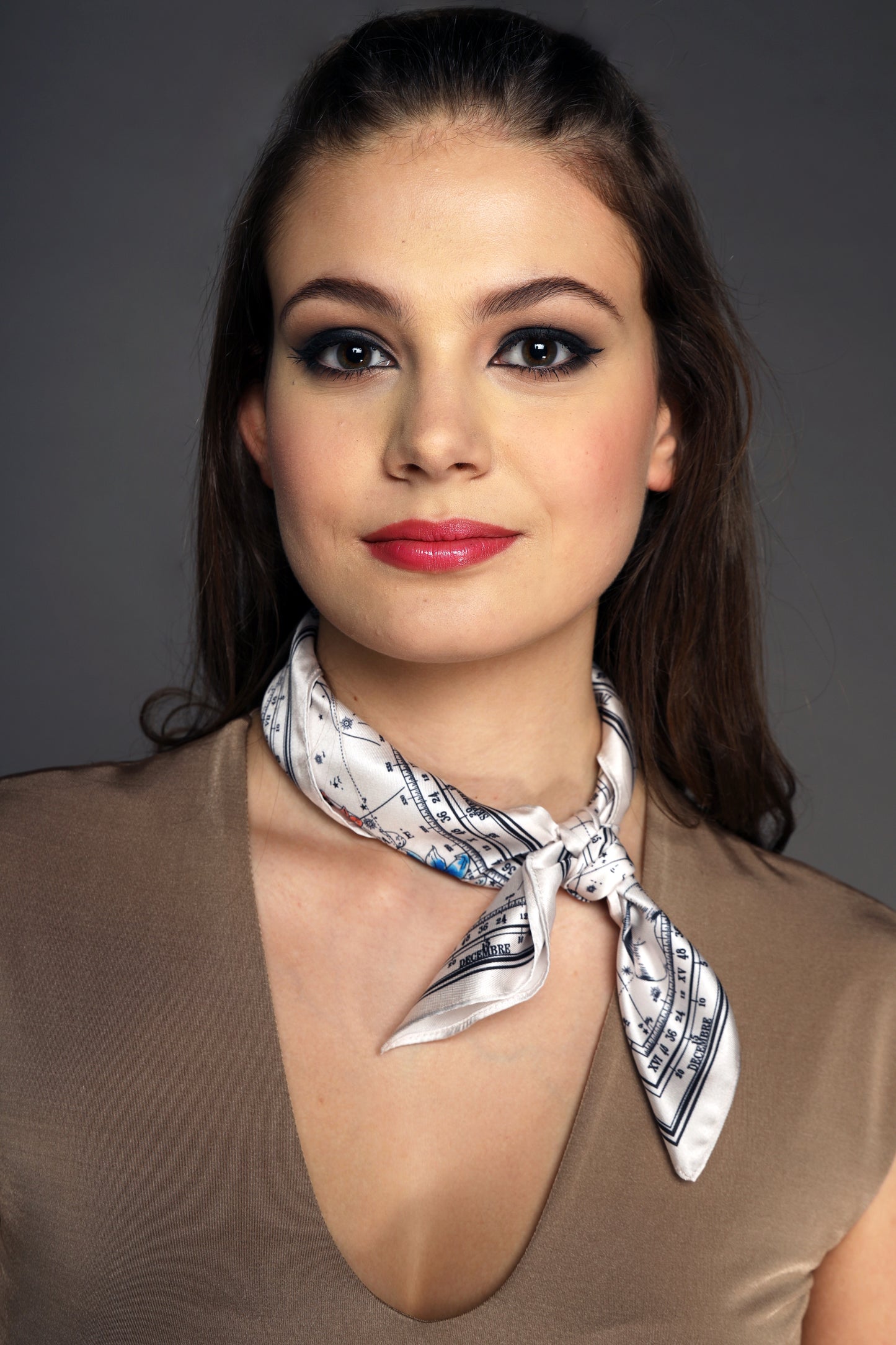 Sada 2 hedvábných šátků, 53 cm x 53 cm, Svět v květinách, barva: modrá a bílá, 100% hedvábí