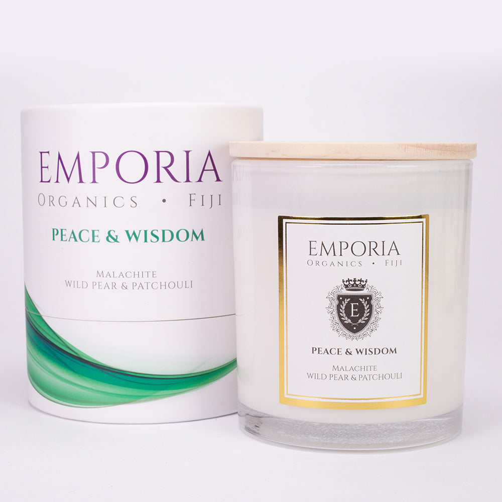 Emporia Organics Skleněná Svíčka: Fiji - MÍR & MOUDROST, s Malachitem, s vůní divoké hrušky a pačuli, 100% sójový vosk, 230 g
